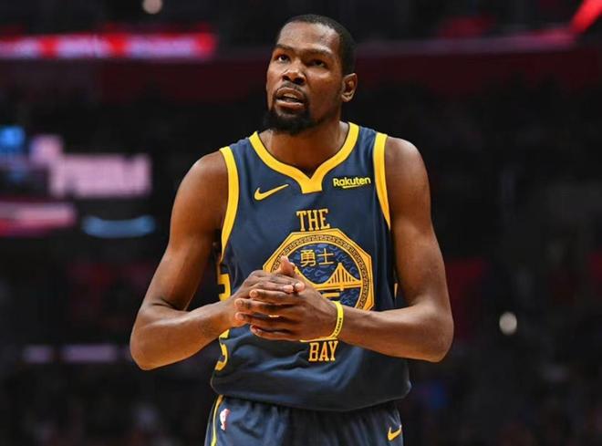 场足球比赛 场足球比赛